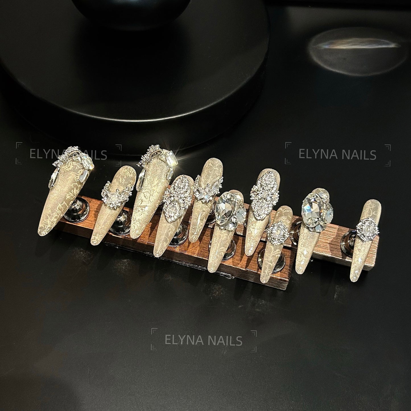 ANTIQUE ELEGANCE