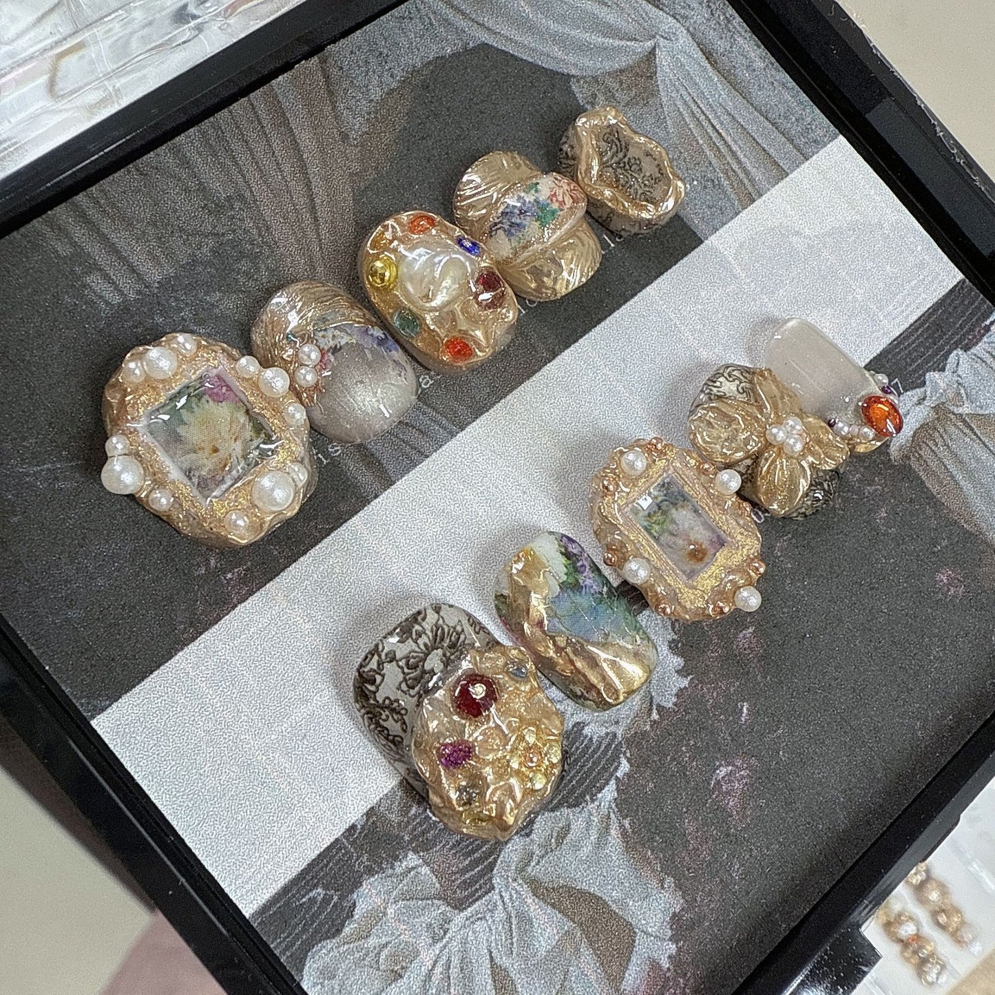VINTAGE GALLERY