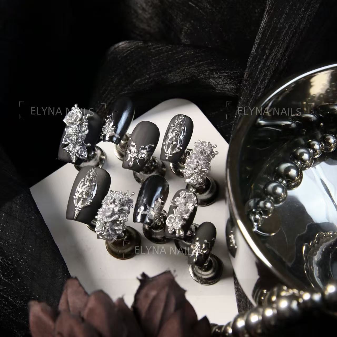 DARK ROYALTY